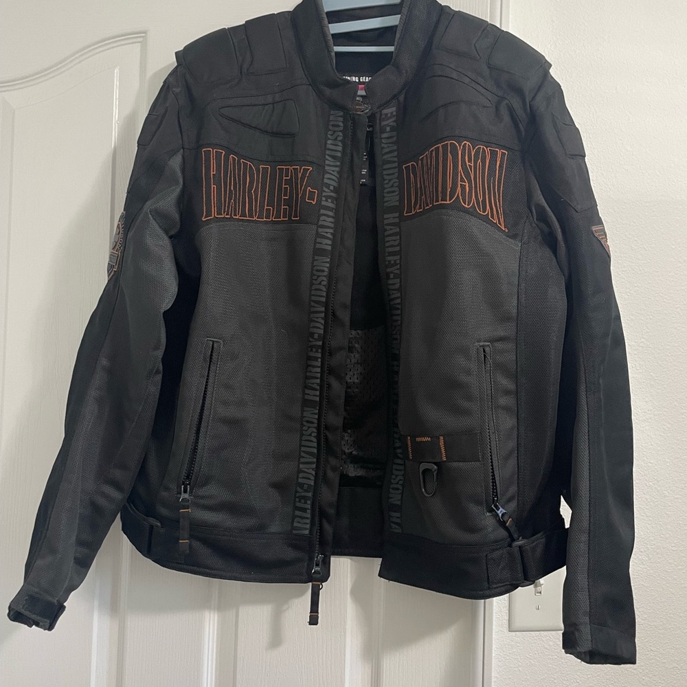 Harley-Davidson Black Bomber Jacket Sleek Durable Design